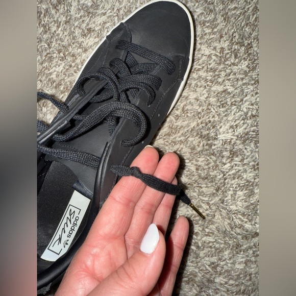 Adidas Sleek sneaker - Picture 2 of 4